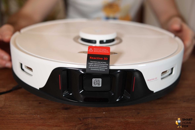 Уведомление о конфиденциальности на Roborock S8 Pro Ultra видно крупным планом.